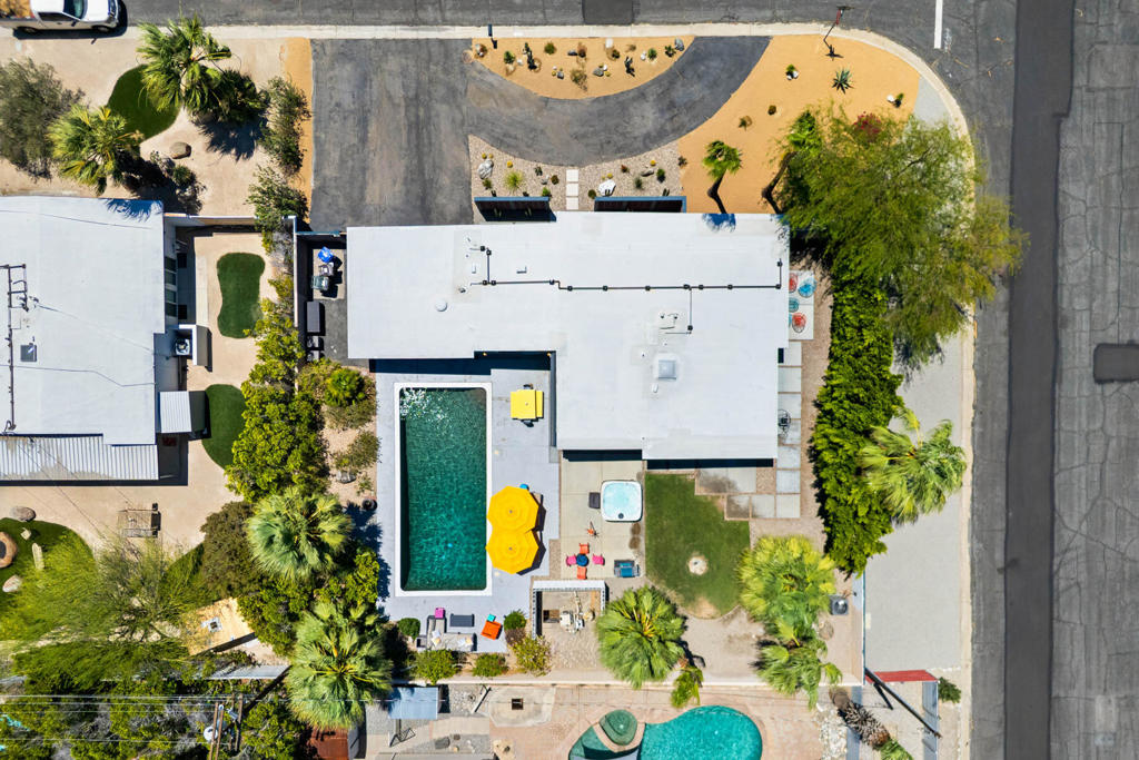 https://media.crmls.org/mediaz/d5f40eff-0c1a-40f6-b31c-4f1de0ab69d5.jpg?preset=X-Large
