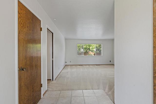 1500 Sunset Drive, Hollister CA: https://media.crmls.org/mediaz/d5f4722c-1472-427c-b1c0-a366c34707f6.jpg