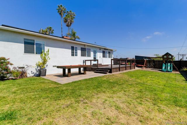 1129 Bonita Dr, Encinitas CA: https://media.crmls.org/mediaz/d5f4f3f4-12cf-4370-837d-ae3509d75459.jpg