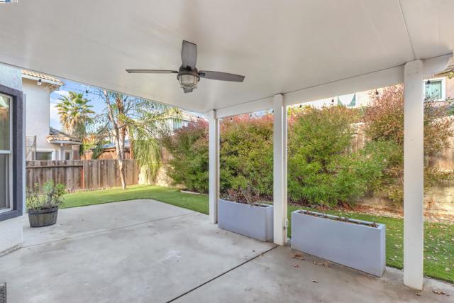 5512 Sagehen Ct, Loomis CA: https://media.crmls.org/mediaz/d5f522c3-1da8-48e0-9e0f-8796258eab1e.jpg