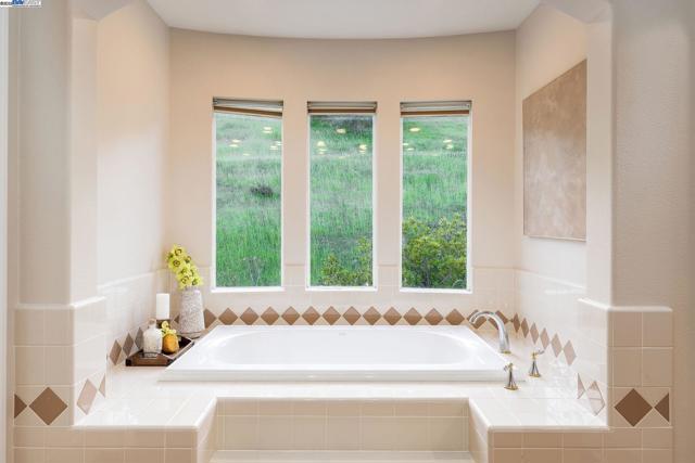 10828 Inspiration Cir, Dublin CA: https://media.crmls.org/mediaz/d5f5e05b-8959-4dbc-ad3d-1adf86b89297.jpg