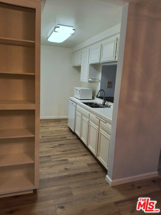 5334 N Lindley Avenue, Encino CA: https://media.crmls.org/mediaz/d5f62738-fb90-4f09-9972-0ecb6993bc38.jpg
