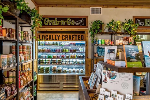 1216 Molara Ln, Encinitas CA: https://media.crmls.org/mediaz/d5f641e1-0618-4e5a-b719-45f6321fbfd4.jpg