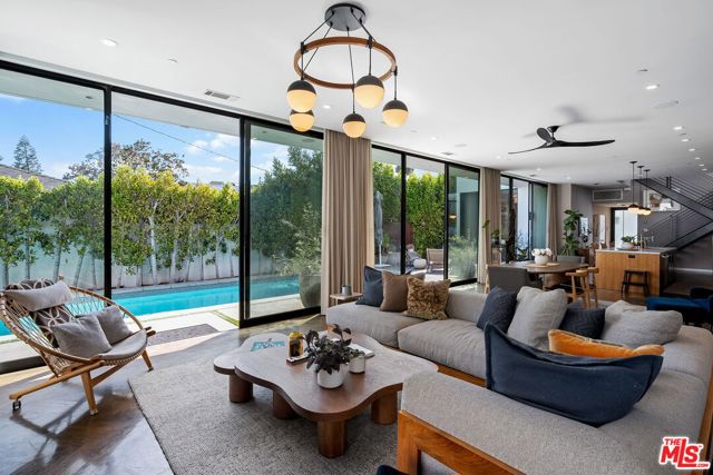 1102 Amoroso Place, Venice CA: https://media.crmls.org/mediaz/d5f71c99-c8f2-4213-8d18-3d22b46ca684.jpg