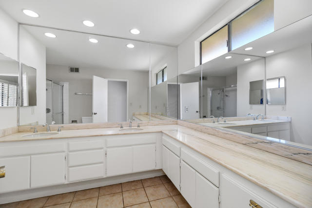314 Sierra Madre S, Palm Desert CA: https://media.crmls.org/mediaz/d5f79e0e-2f86-4601-99ce-114f7c9c0f22.jpg