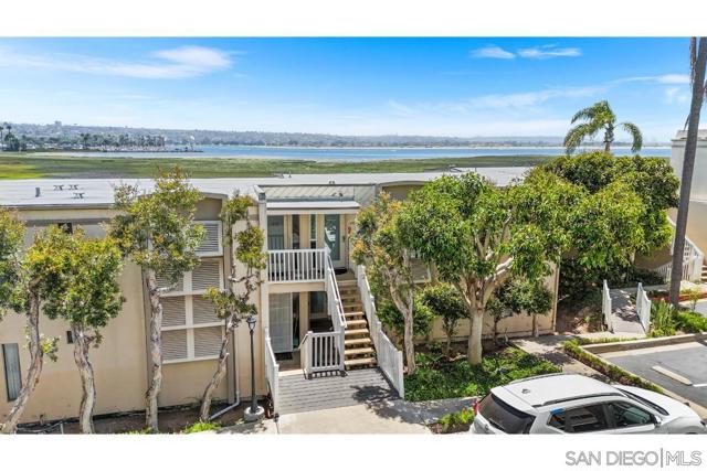 4007 Crown Point Drive, San Diego CA: https://media.crmls.org/mediaz/d5f7aab1-8c70-40da-a795-66fb98aefdda.jpg