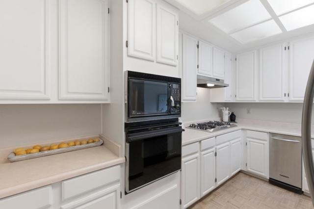 1040 Continentals Way, Belmont CA: https://media.crmls.org/mediaz/d5f828ff-4fcf-4c22-98f3-fb4598a5b6e9.jpg