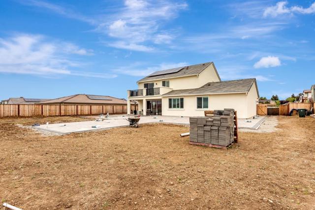 172 Vienna Way, Hollister CA: https://media.crmls.org/mediaz/d5f84365-b3e5-4b16-8a61-77789b559ce6.jpg