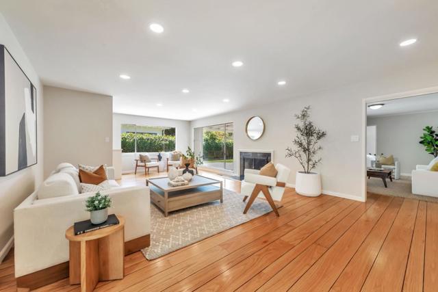 171 E Creek Drive, Menlo Park CA: https://media.crmls.org/mediaz/d5f8a8b1-e4e6-4cb8-8aa4-b4dff10e6fda.jpg