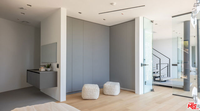 9277 Thrush Way, Los Angeles CA: https://media.crmls.org/mediaz/d5f8fce1-859f-4df8-be39-7e08591b55c8.jpg