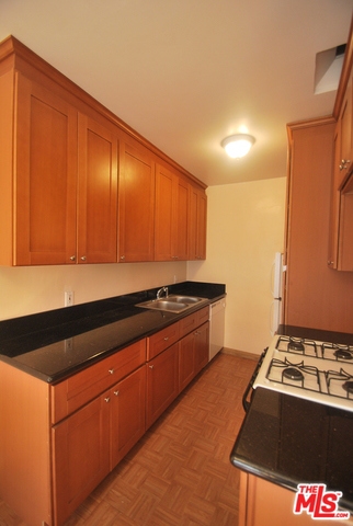 325 PALM Drive, Beverly Hills CA: https://media.crmls.org/mediaz/d5f9334d-a541-423e-8b37-8172fd0240cc.jpg