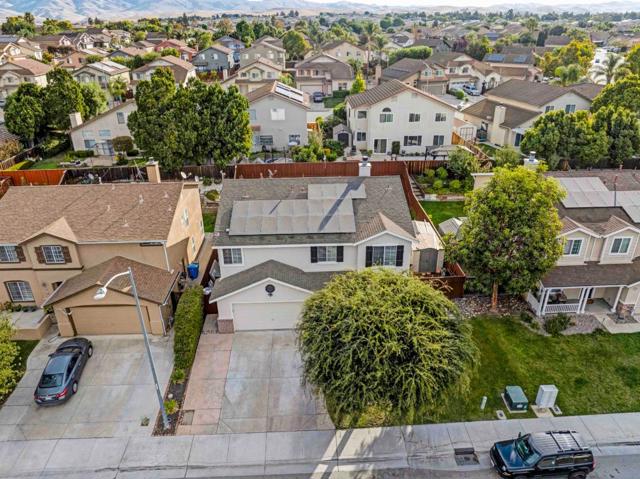 2425 Glenview Drive, Hollister CA: https://media.crmls.org/mediaz/d5f95ce5-253e-4470-828d-f6b34eec6e31.jpg