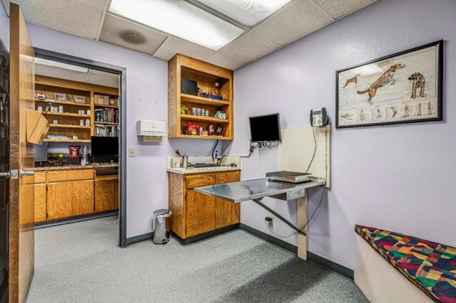 10012 N Foothill Boulevard, Cupertino CA: https://media.crmls.org/mediaz/d5f99810-0325-4054-914a-21496a26602c.jpg