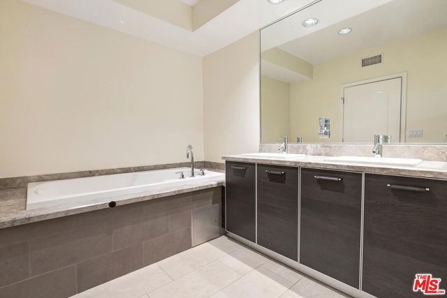 1257 Brockton Avenue, Los Angeles CA: https://media.crmls.org/mediaz/d5f9f8ef-dc14-4d60-9dc6-51ad01986fd5.jpg