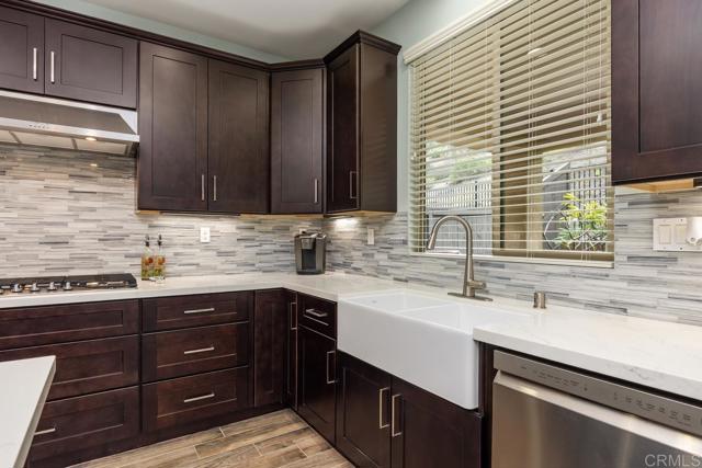 Detail Gallery Image 5 of 58 For 219 Flores Ln, Vista,  CA 92083 - 4 Beds | 2/1 Baths