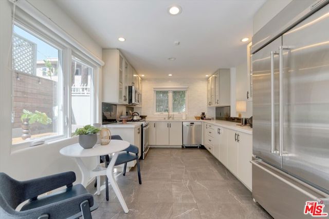 833 17th Street, Santa Monica CA: https://media.crmls.org/mediaz/d5fab8ae-960e-472e-97eb-f3b4de47a220.jpg