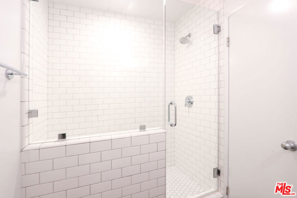 https://media.crmls.org/mediaz/d5fbaa01-a084-476f-a213-55fd34561d35.jpg?preset=X-Large