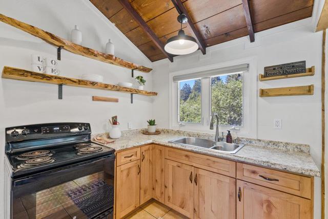 230 Riverview, Boulder Creek CA: https://media.crmls.org/mediaz/d5fc10af-6ef9-4c4e-a2c1-58dea7a2cd11.jpg