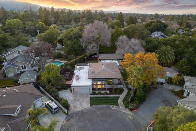 1621 El Sereno Court, Los Altos CA: https://media.crmls.org/mediaz/d5fc2649-1add-4608-9994-18f9d9100862.jpg