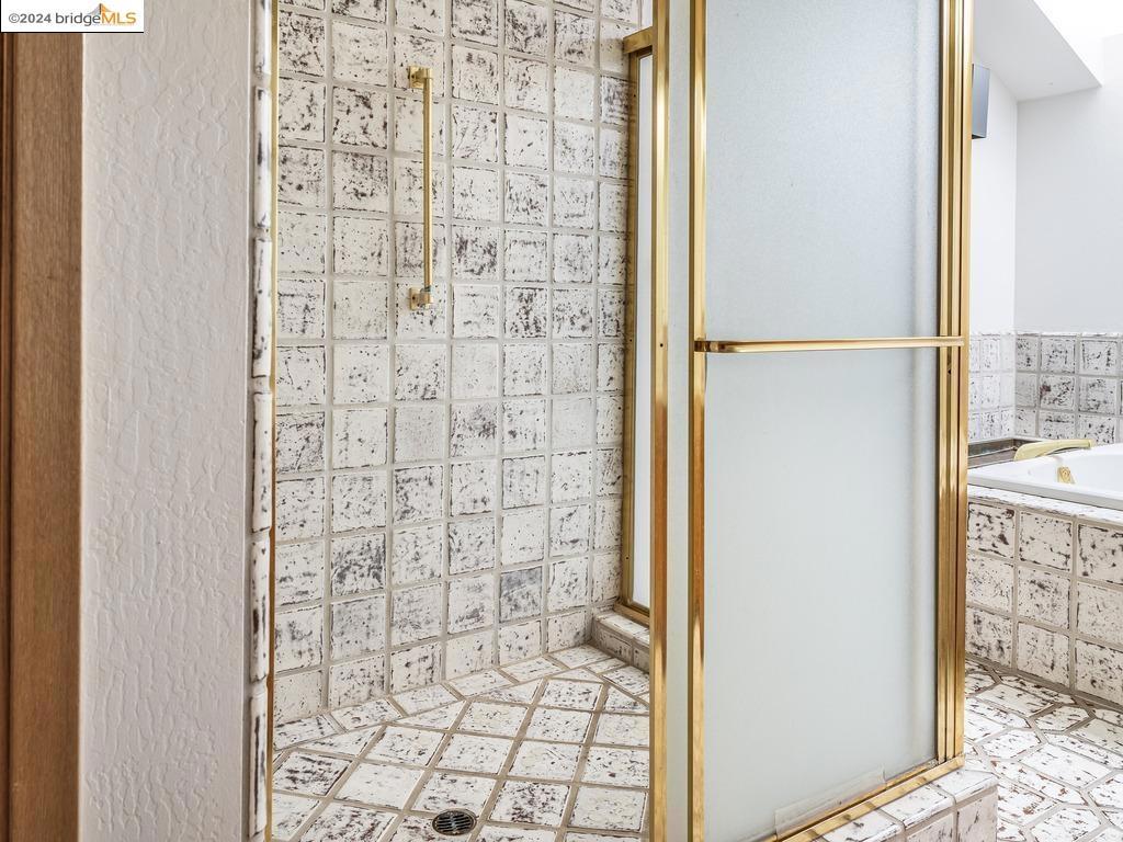 https://media.crmls.org/mediaz/d5fc9540-8d22-4145-950f-634e0bf18a04.jpg?preset=X-Large