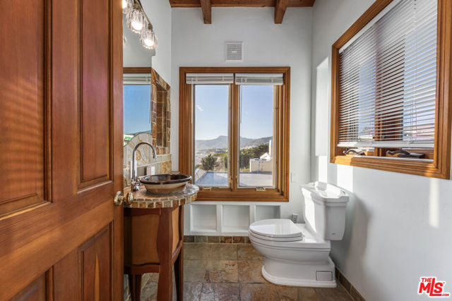 7007 Birdview Avenue, Malibu CA: https://media.crmls.org/mediaz/d5fcda49-b50d-4414-892b-feb72327ab43.jpg
