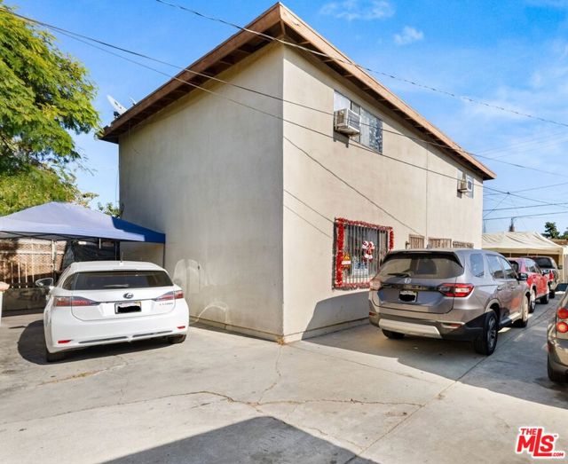 1114 S Kern Avenue, Los Angeles CA: https://media.crmls.org/mediaz/d5fcf42c-8b2f-461f-a6d8-fafd83b0279d.jpg