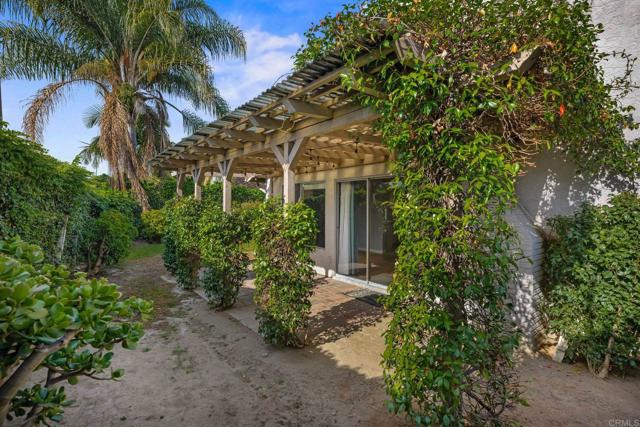 Detail Gallery Image 2 of 36 For 4843 Sumac Pl, Oceanside,  CA 92057 - 3 Beds | 2 Baths