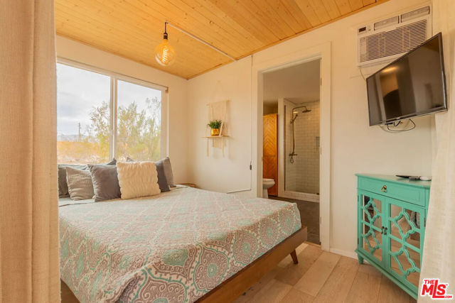 62177 Jericho Way, Joshua Tree CA: https://media.crmls.org/mediaz/d5fd7ca0-99aa-4627-a3fc-c1e838a84e2e.jpg