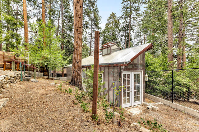 53200 Forest Lake Drive, Idyllwild CA: https://media.crmls.org/mediaz/d5fdfca7-fae7-4d36-b6cc-29e091eee722.jpg