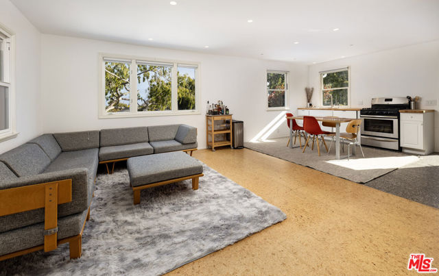 1274 San Miguel Avenue, Santa Barbara CA: https://media.crmls.org/mediaz/d5fe6314-b0a4-4635-842e-5c2cb79b5636.jpg