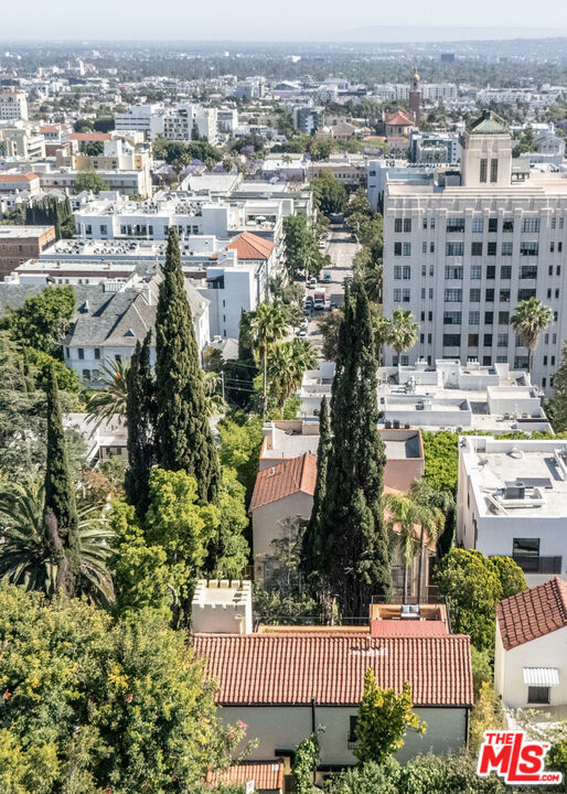 6655 Emmet Terrace, Los Angeles CA: https://media.crmls.org/mediaz/d5fe760e-0a0b-4c0d-939f-22cd39d4b94a.jpg