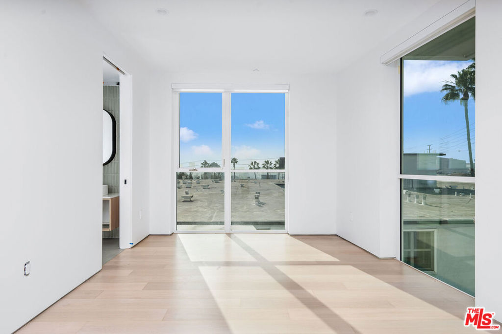 1136 N La Cienega Boulevard #405
