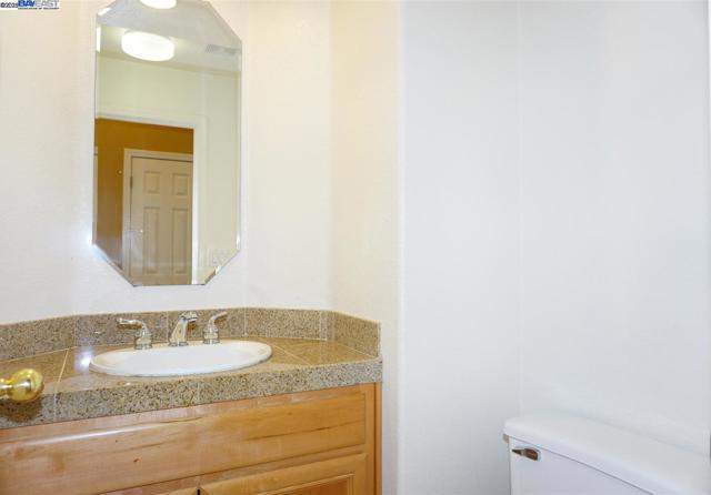 30278 Willowbrook Rd, Hayward CA: https://media.crmls.org/mediaz/d5feddfa-9672-452f-9731-567b874b6447.jpg