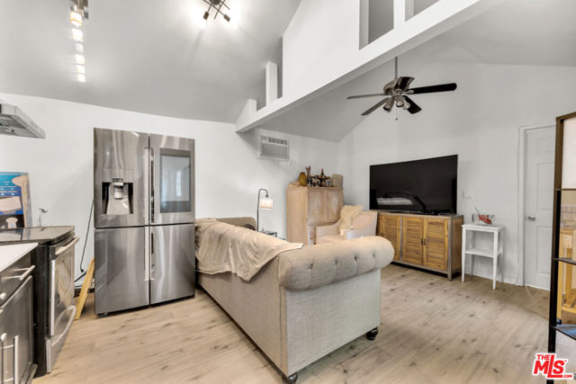 5341 Mecca Avenue, Tarzana CA: https://media.crmls.org/mediaz/d5fee3fd-2d7f-44b5-925d-b5aa3000c5d6.jpg