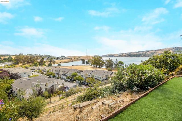 153 Camino Del Sol, Vallejo CA: https://media.crmls.org/mediaz/d5ff170b-67a5-479c-ae69-50e327542251.jpg