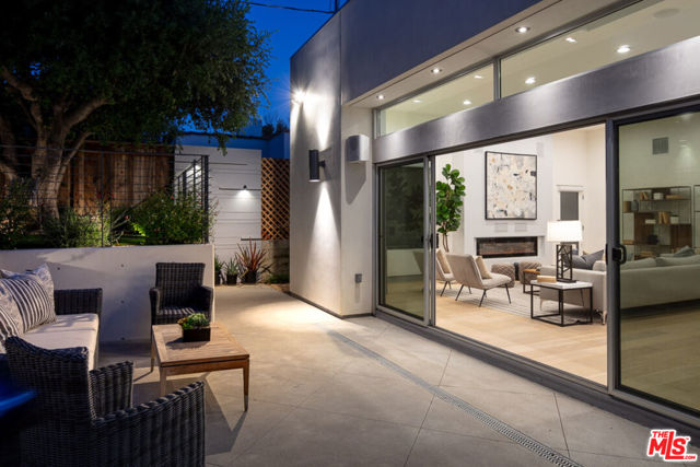 10572 Putney Road, Los Angeles CA: https://media.crmls.org/mediaz/d5ff2400-8abf-490e-a29c-c706add4a3ea.jpg