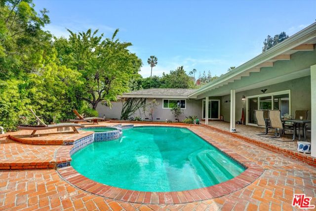 3530 Royal Woods Drive, Sherman Oaks CA: https://media.crmls.org/mediaz/d5ff8b27-01b3-4b73-b9c2-cac35aa0a4f9.jpg