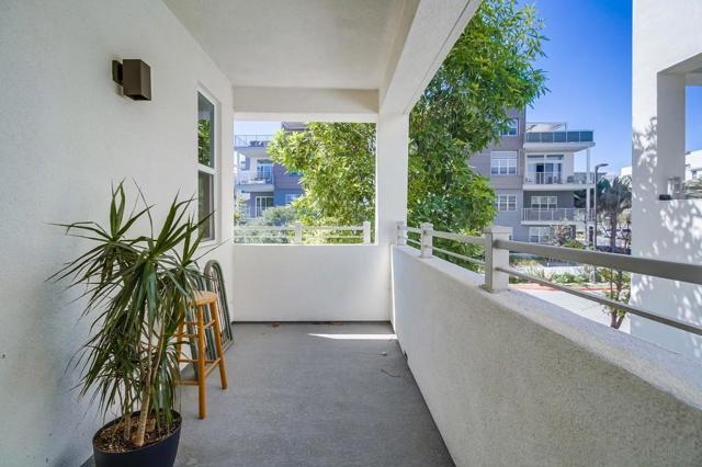 2092 Tango Loop, Chula Vista CA: https://media.crmls.org/mediaz/d5ffbe13-4390-4fa5-a230-ac4de17423ab.jpg