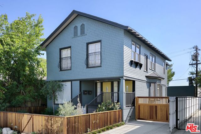 116 Roselawn Place, Los Angeles CA: https://media.crmls.org/mediaz/d6000867-f212-4a25-980c-f08a8831c366.jpg