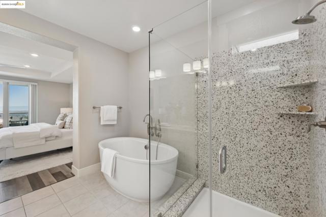 6757 Skyview Dr, Oakland CA: https://media.crmls.org/mediaz/d6001087-703c-452e-8885-6c1dfc0489f3.jpg