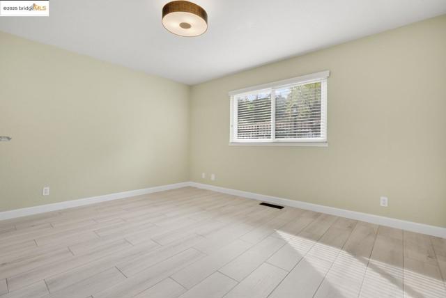 8711 Mountain Blvd, Oakland CA: https://media.crmls.org/mediaz/d600301e-8f0f-4334-8eb8-5b58b2df82ca.jpg