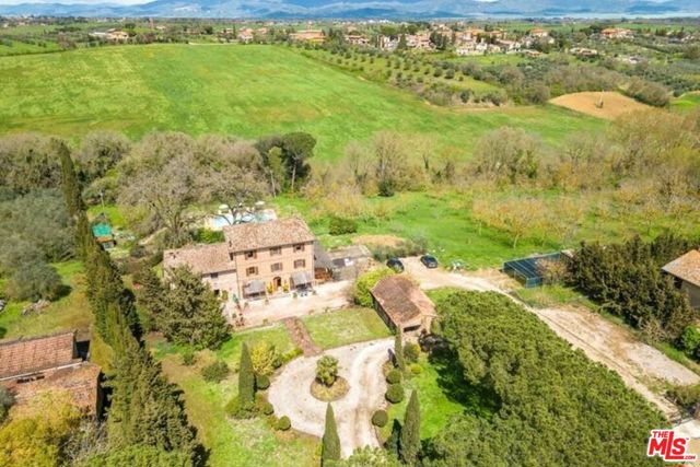 10 Via San Lorenzo, Umbria, ITALY,  CA: https://media.crmls.org/mediaz/d6008023-b1b0-48f4-bd54-a2df8399703a.jpg