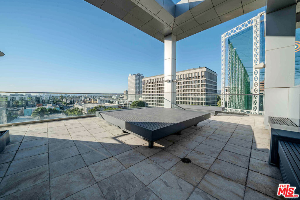 https://media.crmls.org/mediaz/d600a6d5-9086-4055-bf32-24a7cf13083a.jpg?preset=X-Large