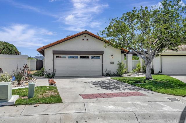 12880 Circulo Dardo, San Diego CA: https://media.crmls.org/mediaz/d600dd77-b7bf-4db6-ba5d-59733a60269a.jpg