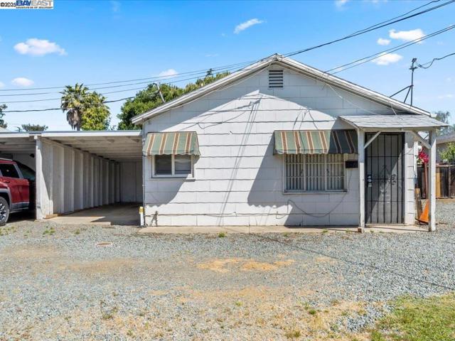 19979 Wisteria St, Castro Valley CA: https://media.crmls.org/mediaz/d600eee4-a7cc-4e11-a9d9-81327f762c01.jpg