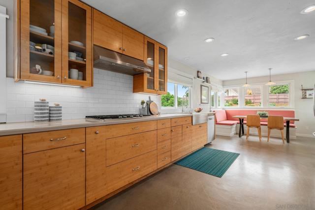 3213 Avenida Hacienda, Escondido CA: https://media.crmls.org/mediaz/d6010d60-1d9a-47e4-b159-d1598fdb9d51.jpg
