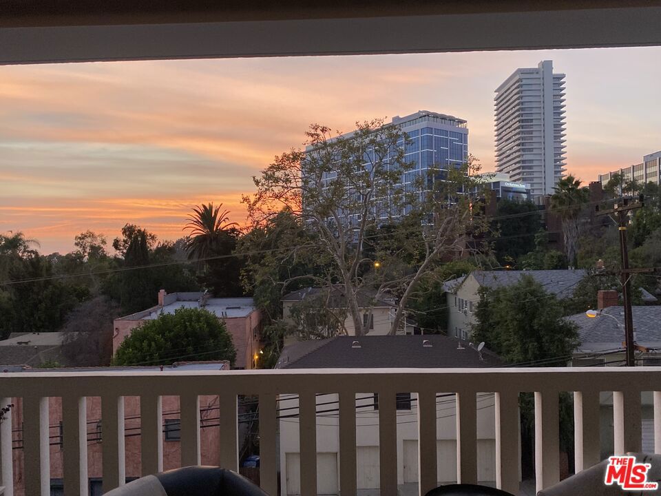 https://media.crmls.org/mediaz/d6014a51-7633-4519-a923-e6e2a5502585.jpg?preset=X-Large