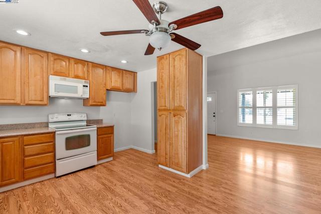 368 Helen Way, Livermore CA: https://media.crmls.org/mediaz/d6020546-735e-41f1-bf1f-3dead37faca3.jpg