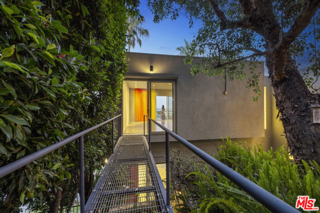 3625 Lowry Road, Los Angeles CA: https://media.crmls.org/mediaz/d6024e1d-3482-40be-80c0-420e08e032d3.jpg