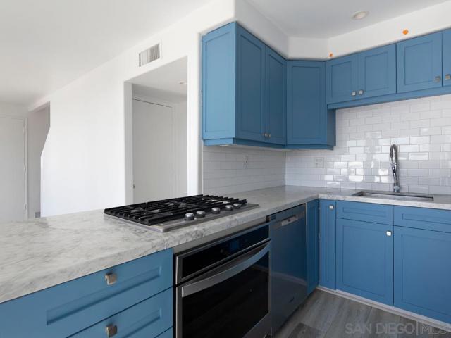 721 Camino Del Mar, Del Mar CA: https://media.crmls.org/mediaz/d602cc99-91e9-493c-86d4-eea339db8d55.jpg